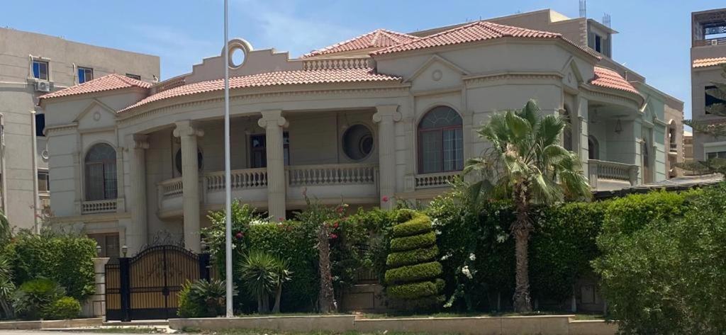 Super luxurious villa with large landscape areas