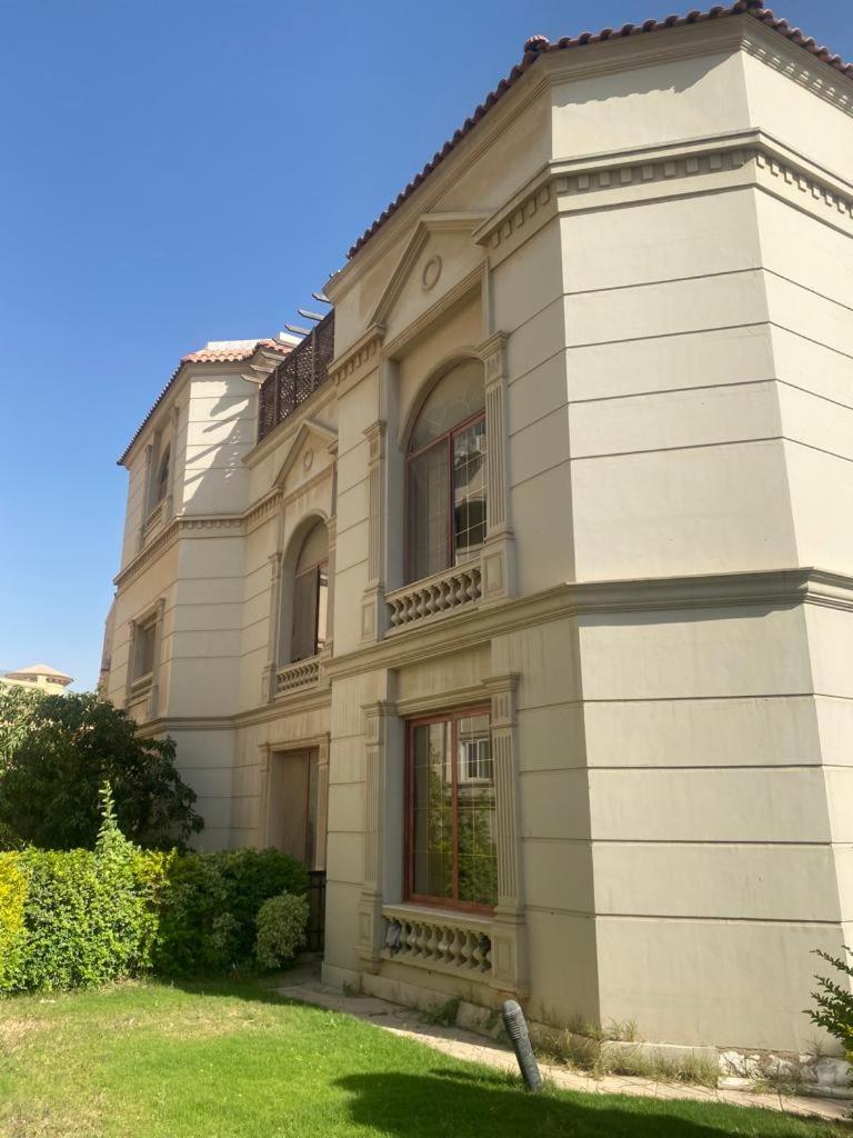 Super luxurious villa with large landscape areas