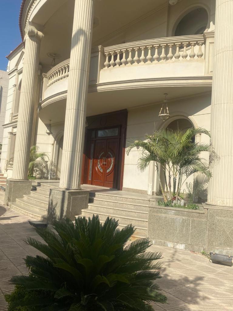Super luxurious villa with large landscape areas