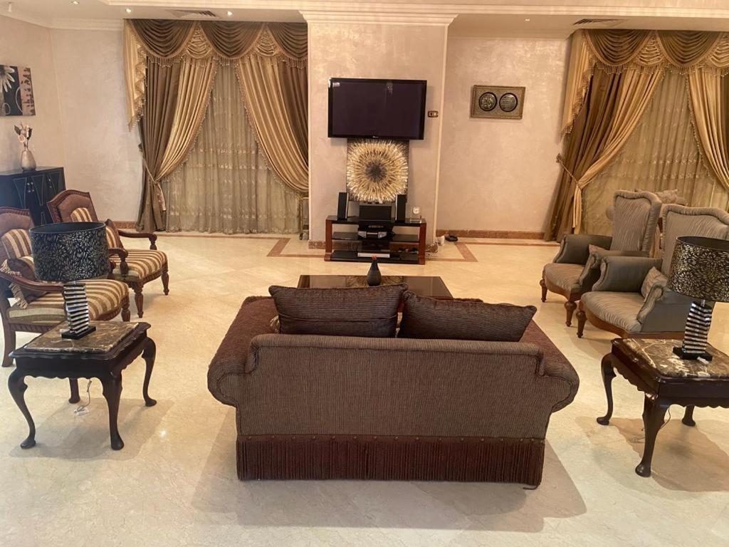 Super luxurious villa with large landscape areas