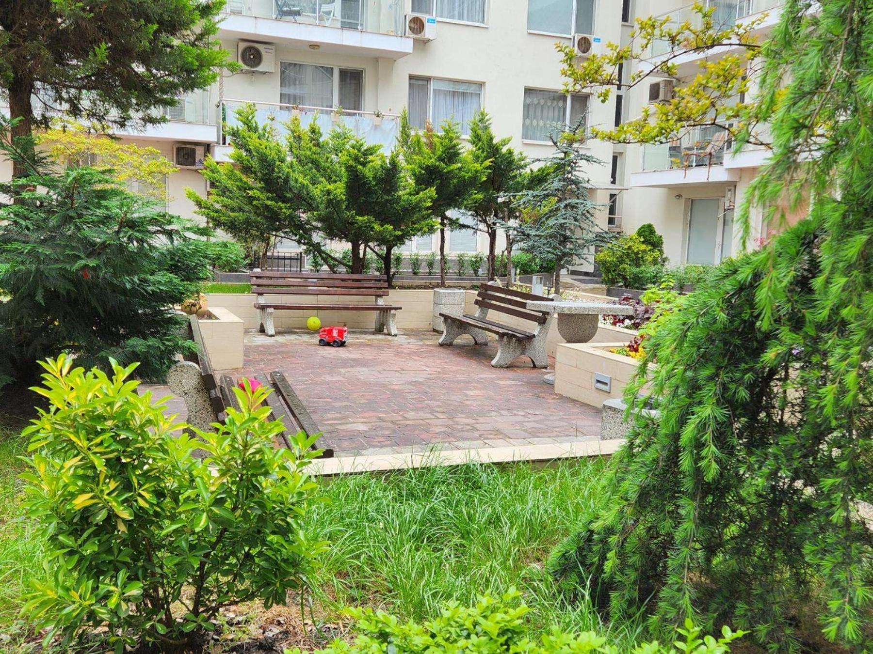 Happy Place Apartment