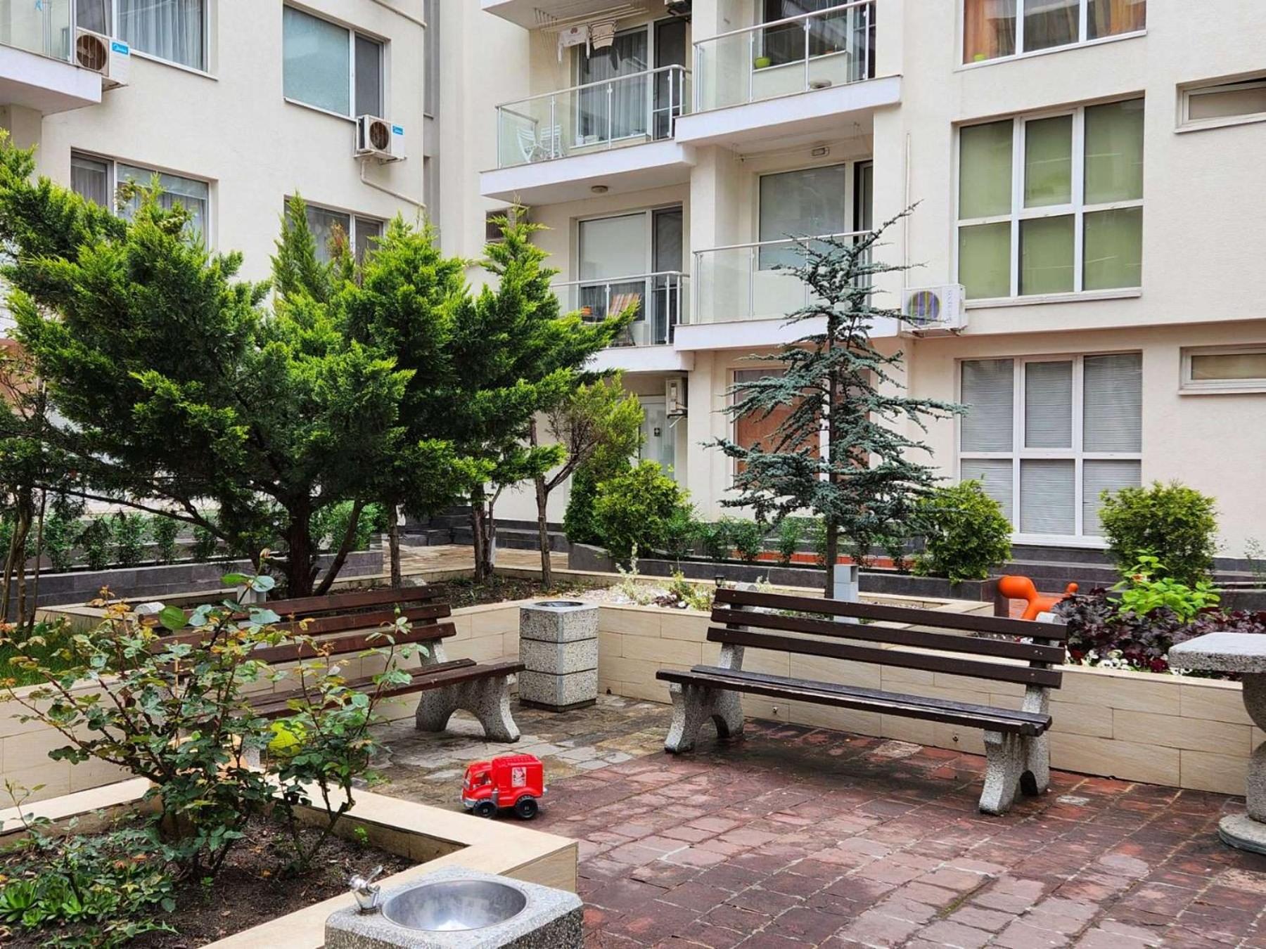 Happy Place Apartment