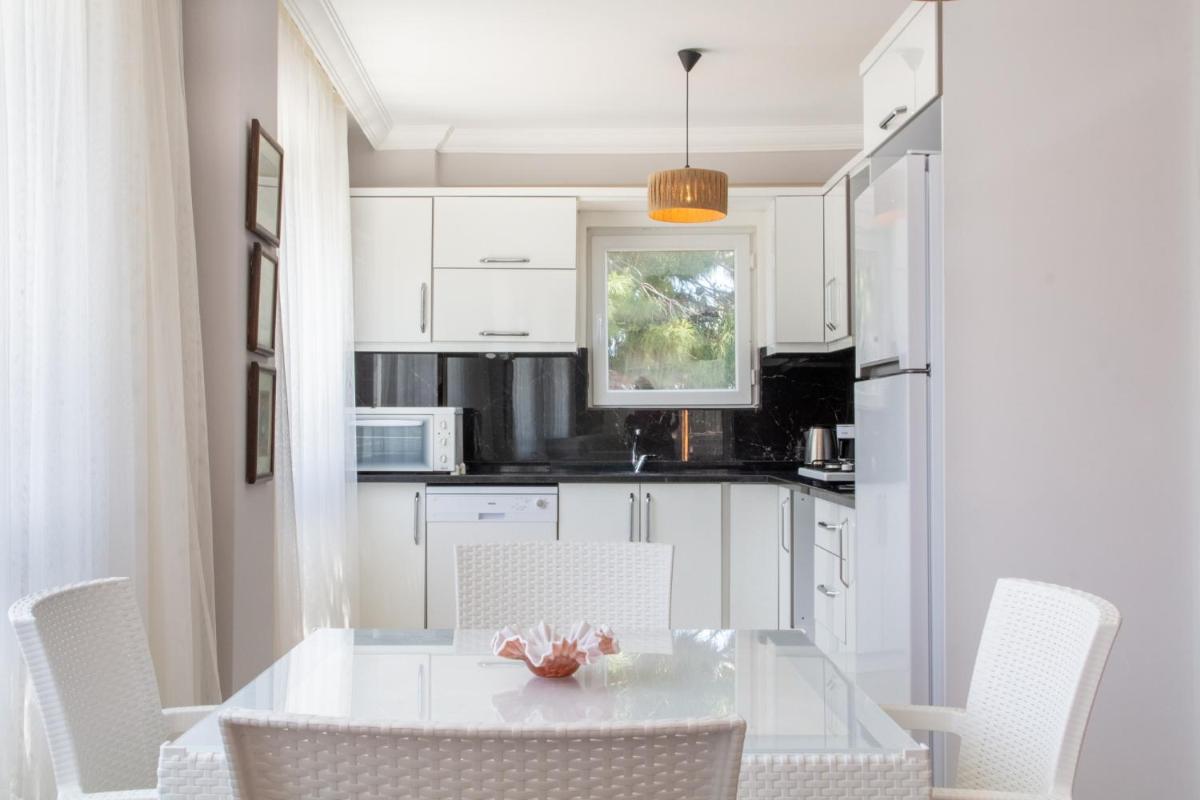 Flat w Sea View Terrace 1 min to Beach in Didim view 4