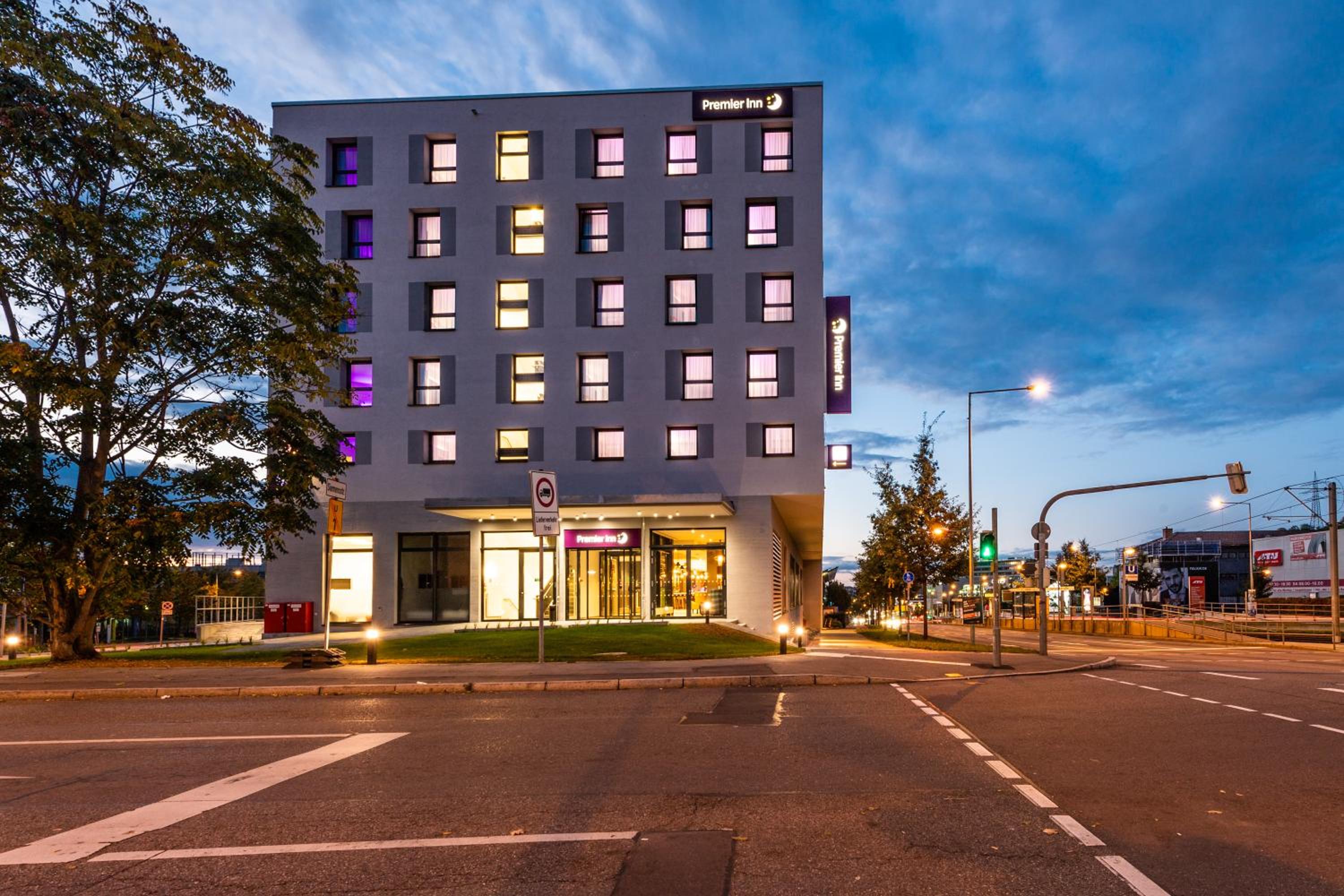 Hotel Premier Inn Stuttgart Feuerbach - Image 1