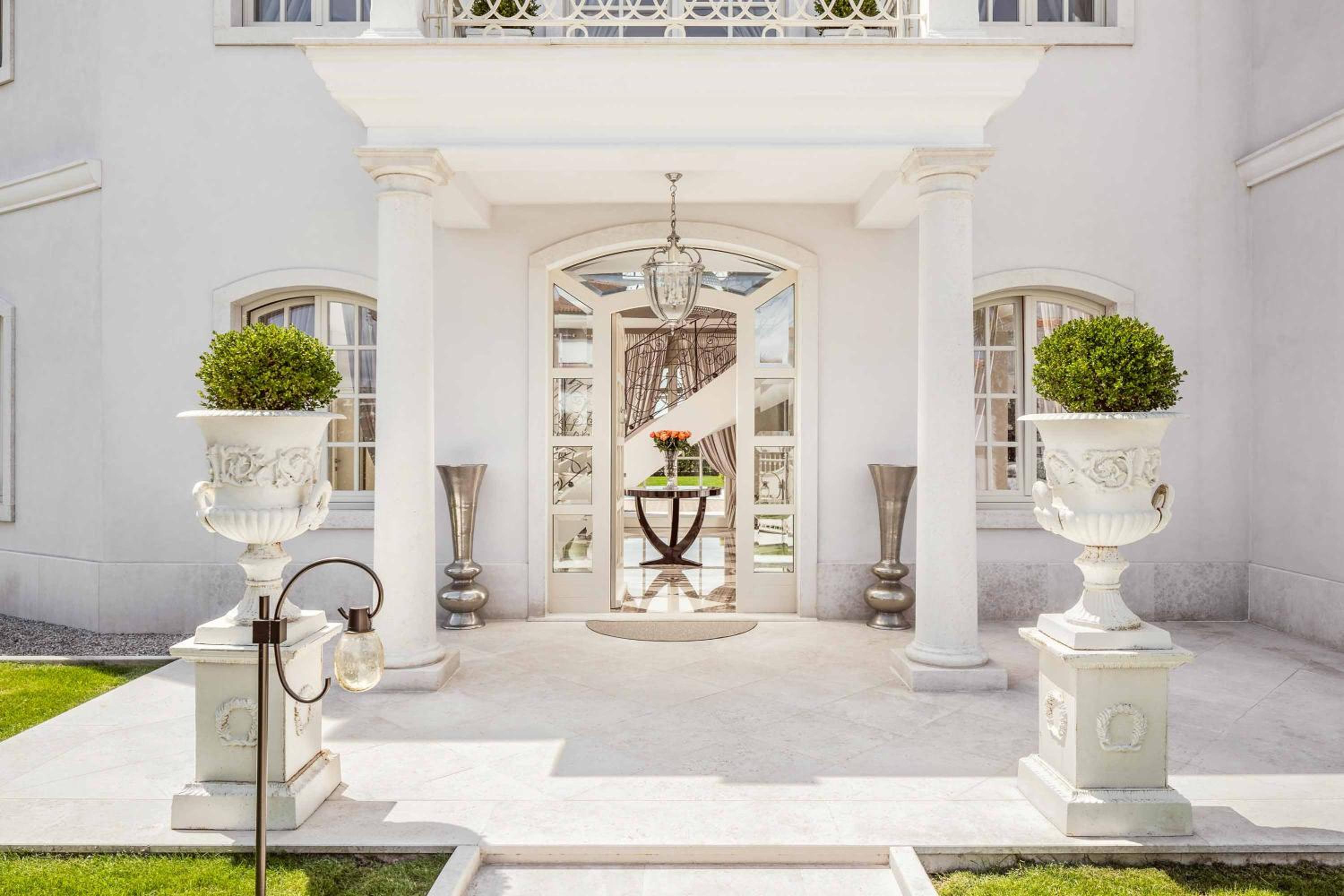 Villa Presidential
