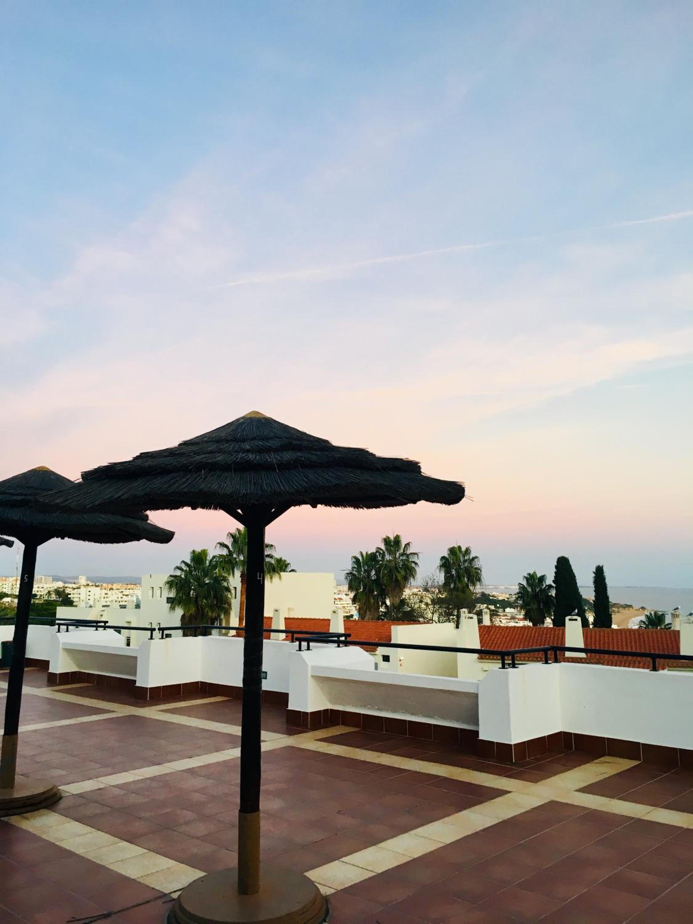 Cozy and Stylish Studio Apt - just 800m from the beach