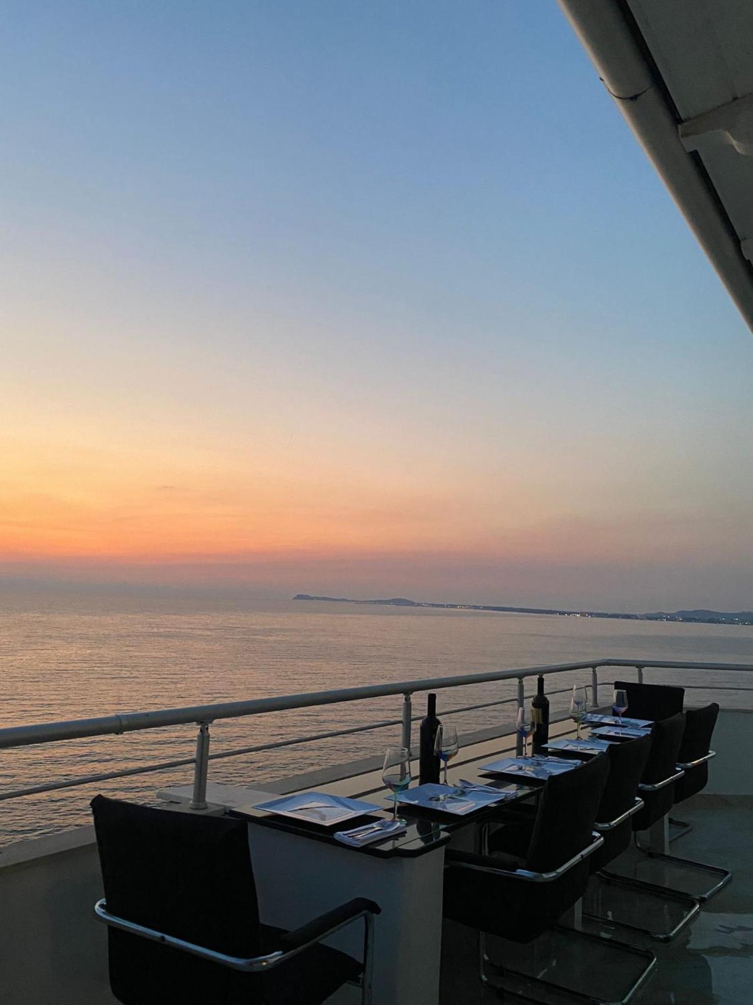 Seaview Luxury Penthouse Kalaja