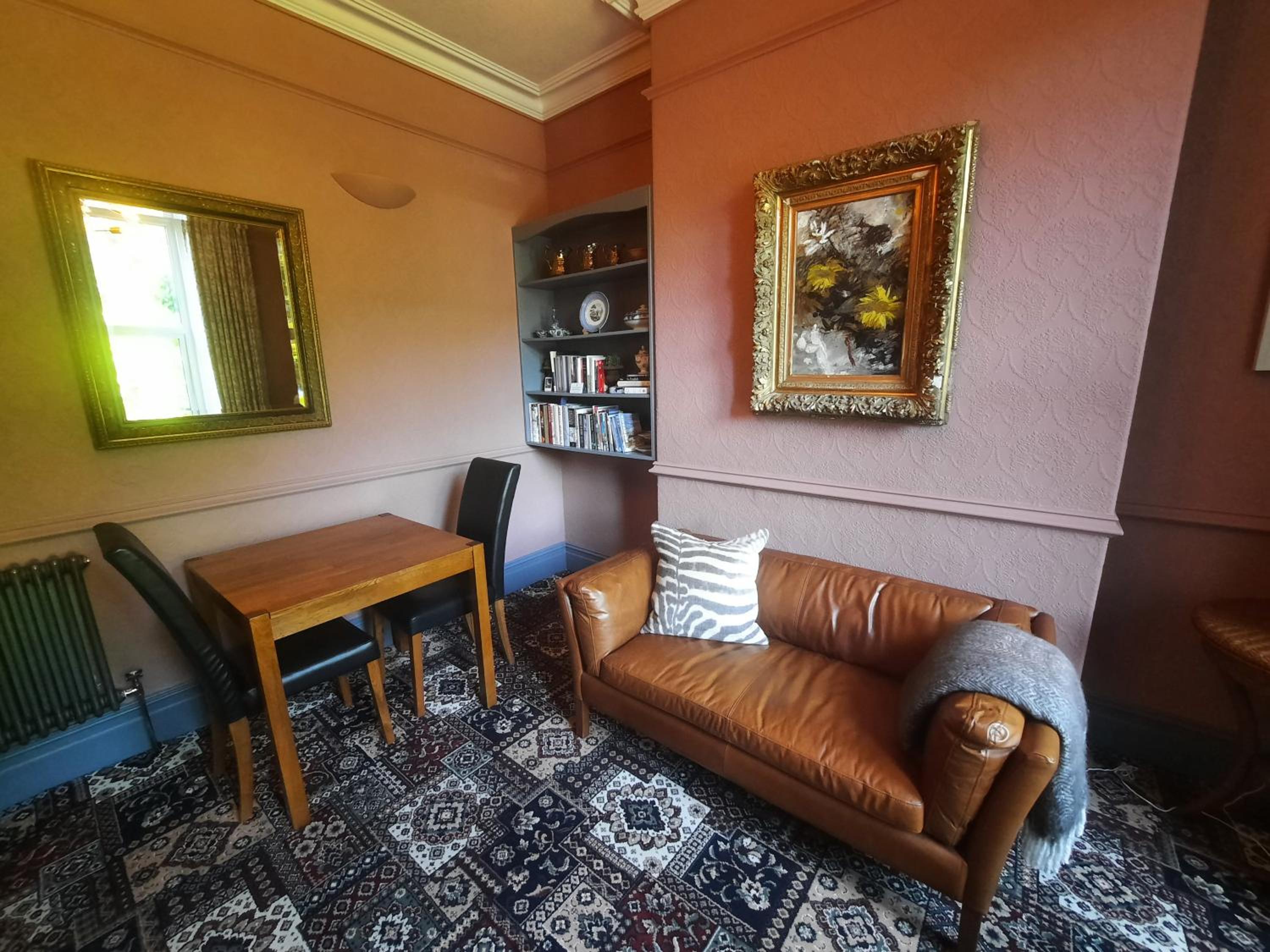 Mary's Court Guest House - Mairlys