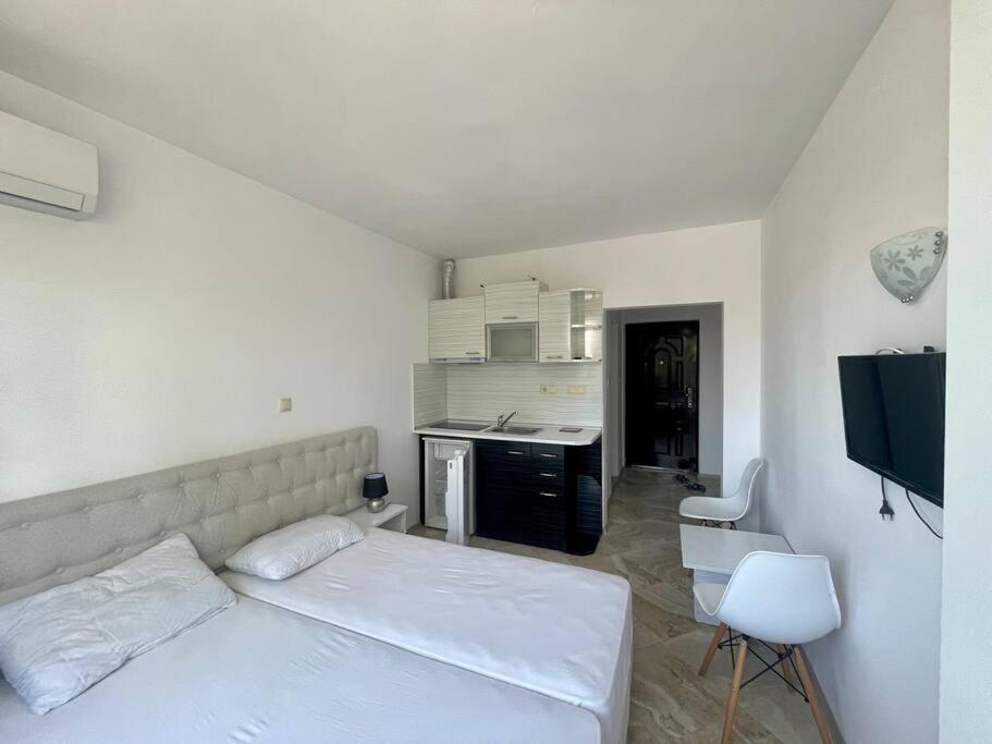 White Studio with а pool in Sunny Beach