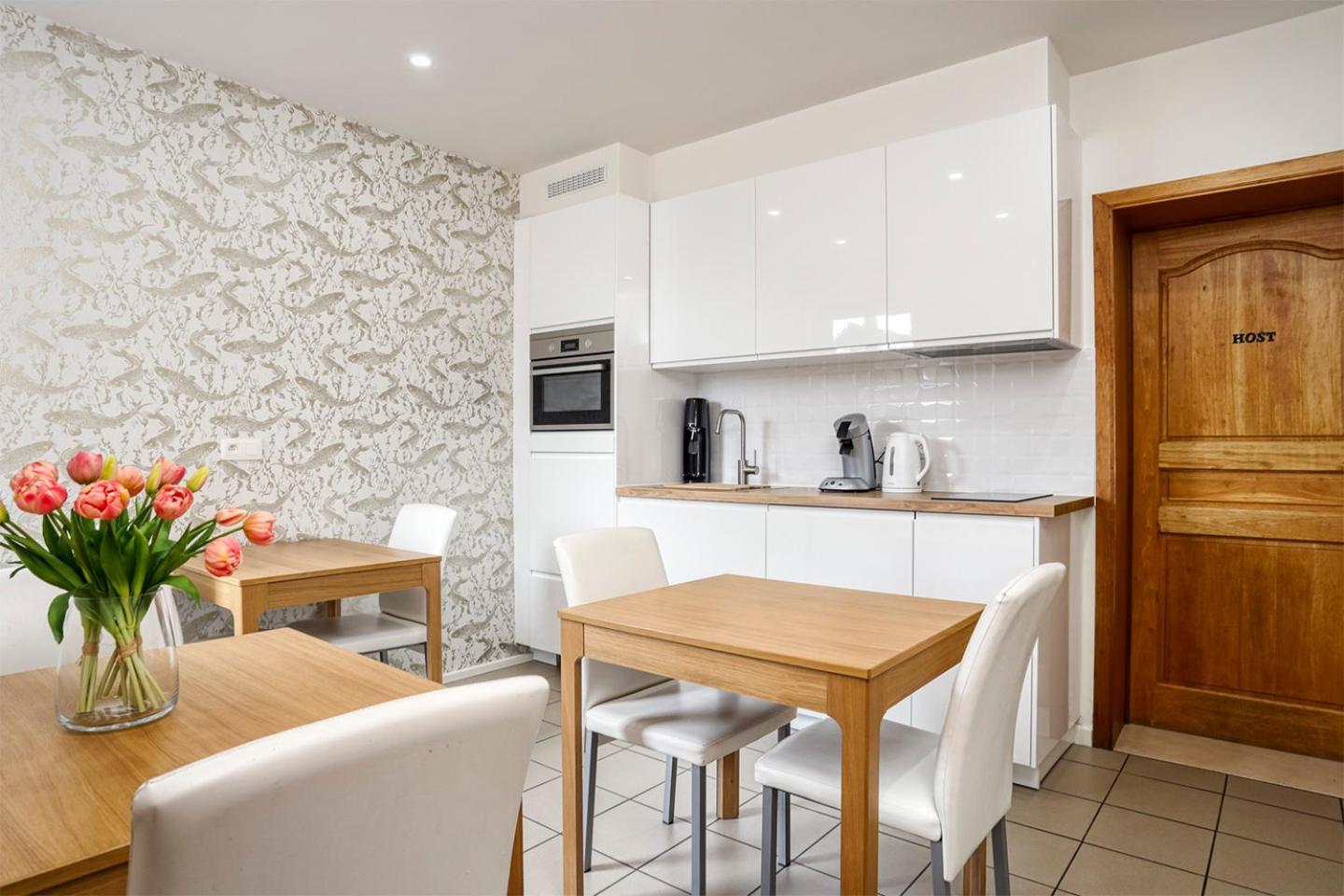 BnB Pastel -B&B Breakfast Included-