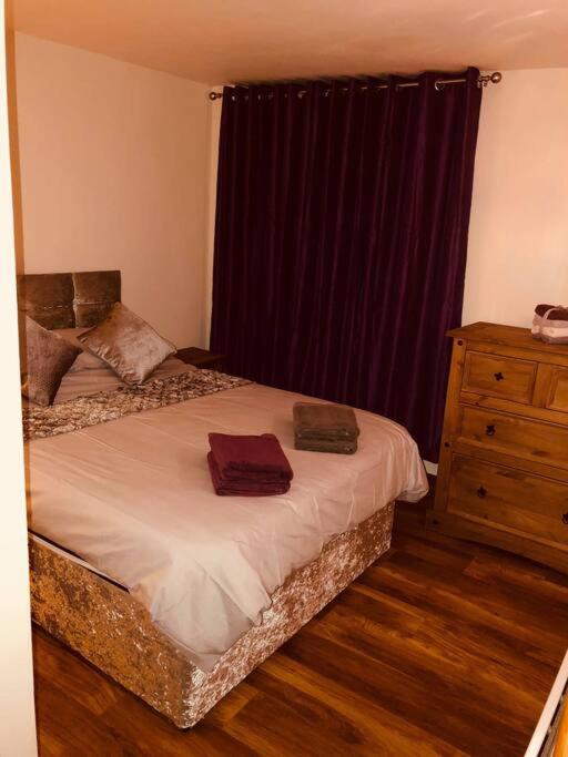 Vibrant Apartment at The Shore in Leith