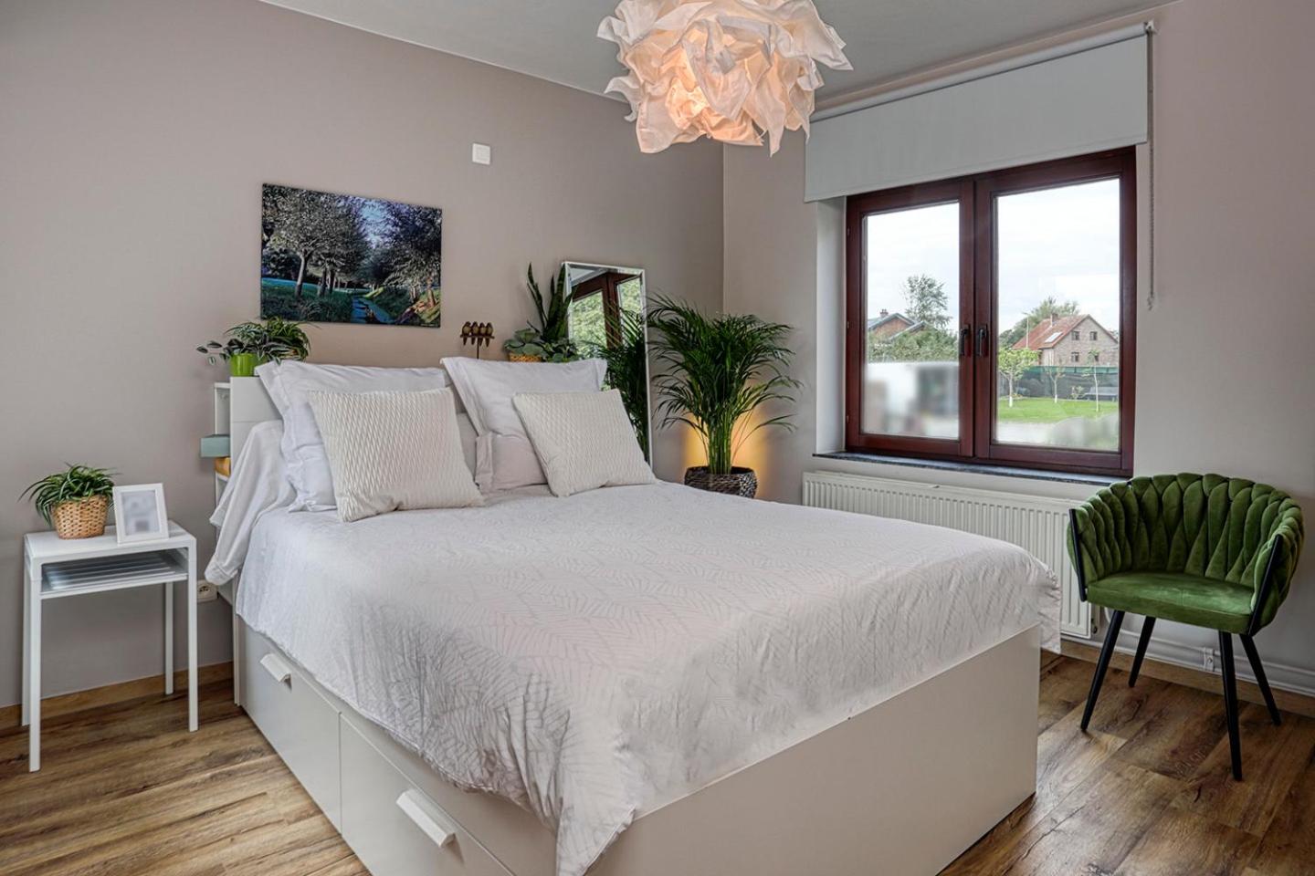 BnB Pastel -B&B Breakfast Included-