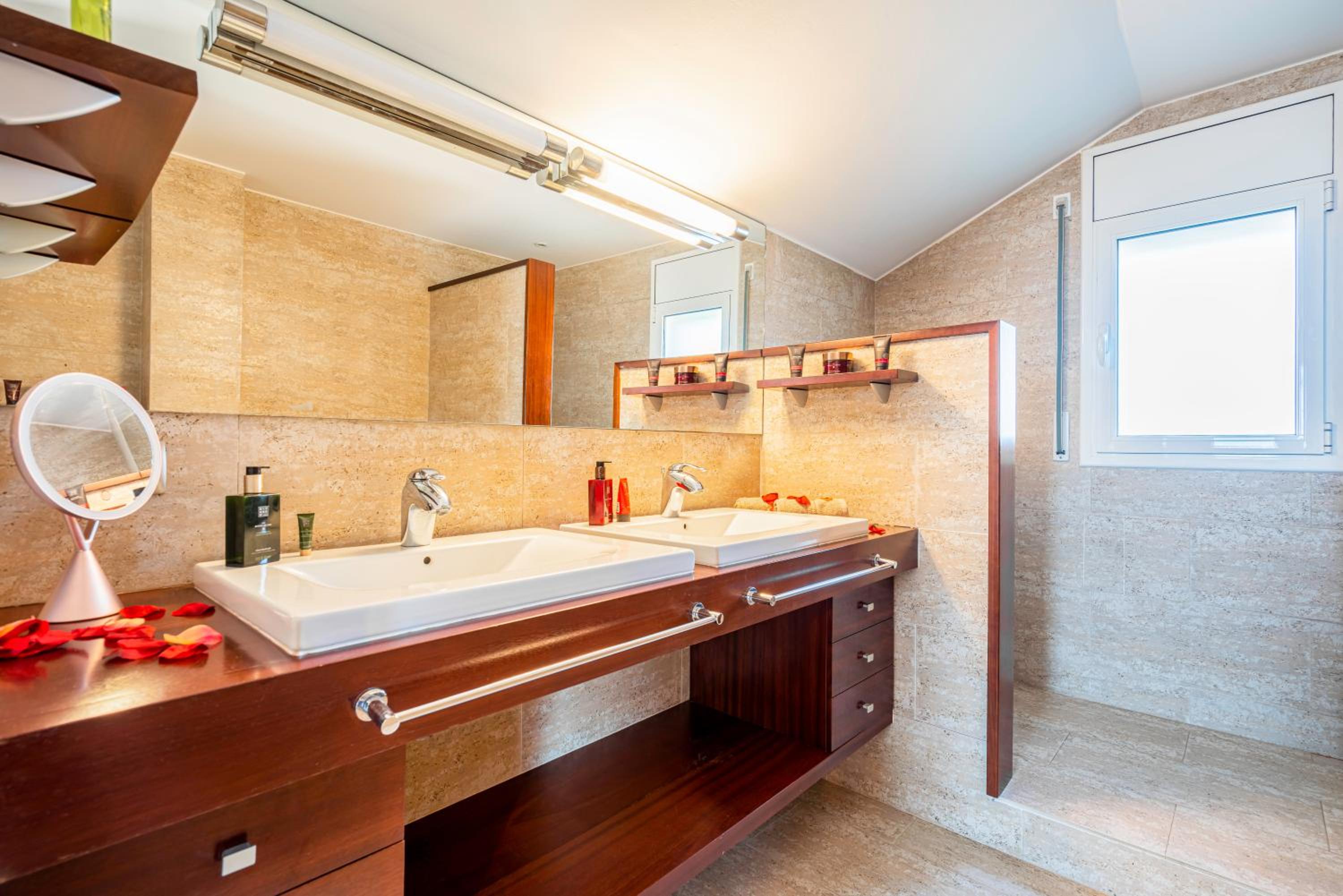 Casa familiar con piscina