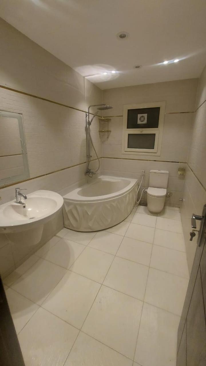 Luxury 3 bedrooms apartment for rent in a sheikh zayed compound