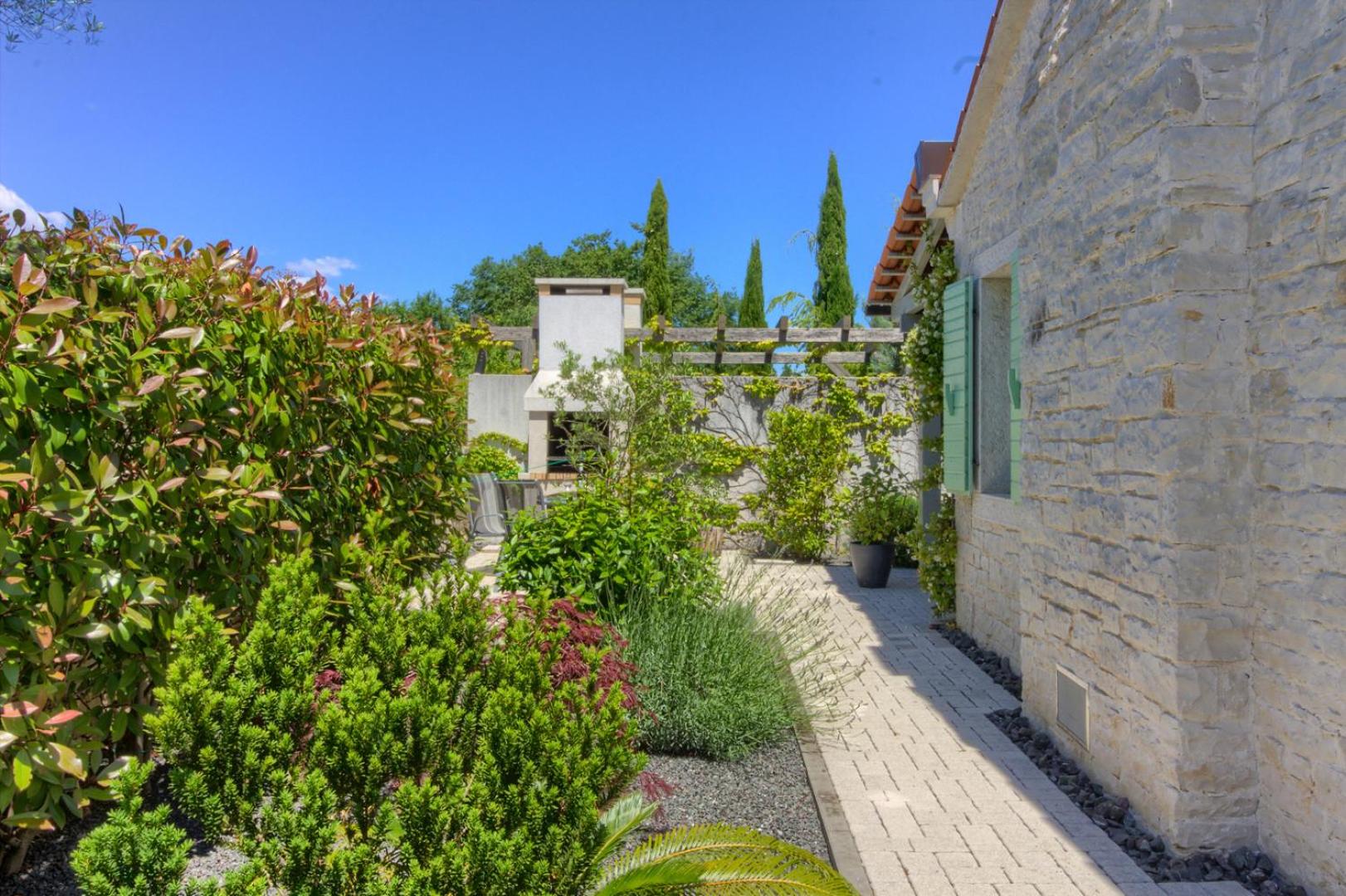 Stone villa Zelda with pool in Ližnjan, Istria view 3