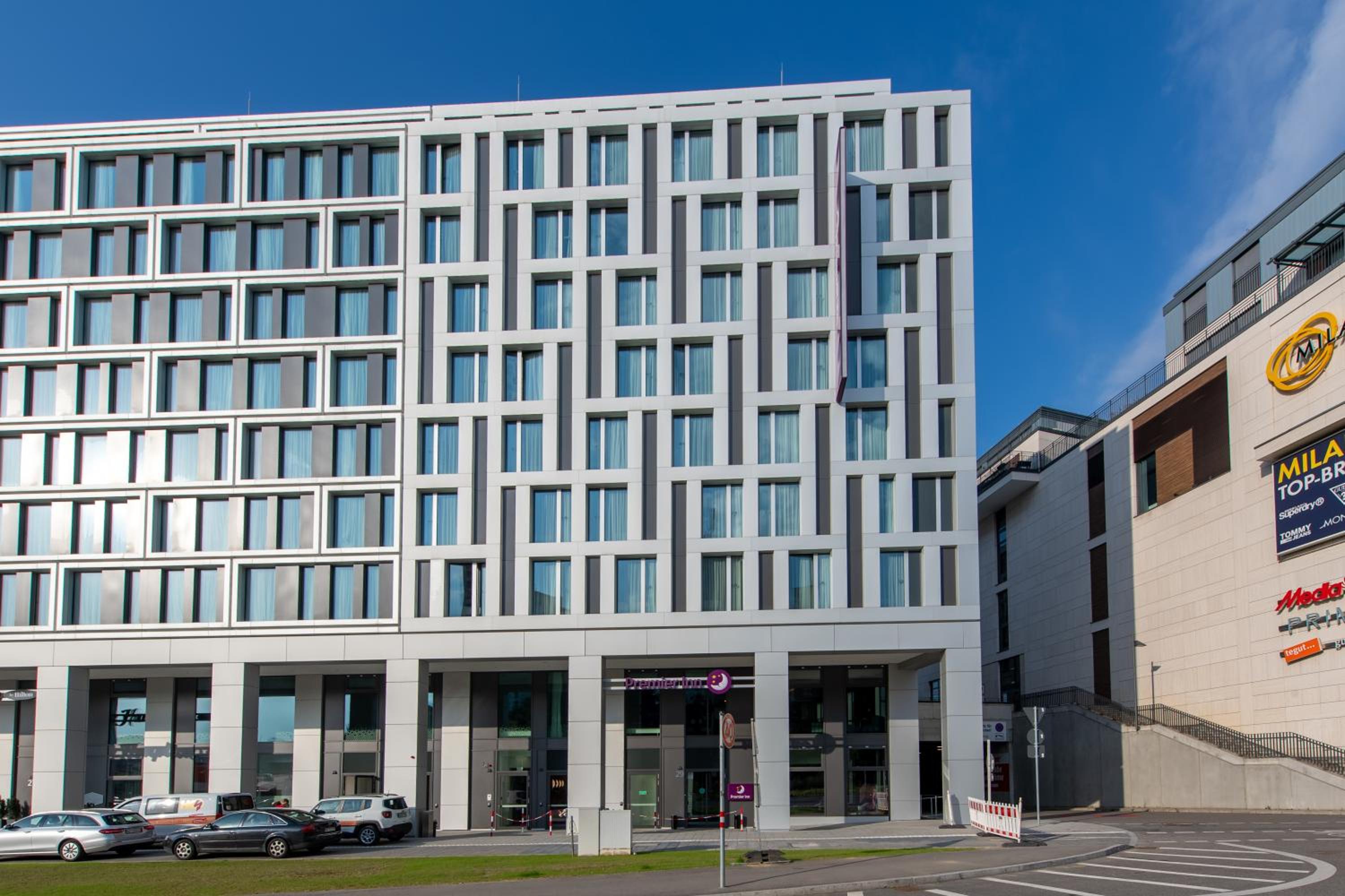 Hotel Premier Inn Stuttgart City Centre - Image 1