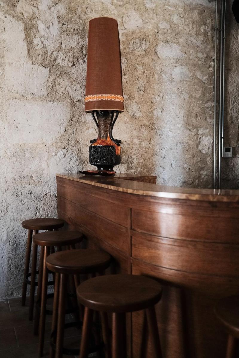 bar