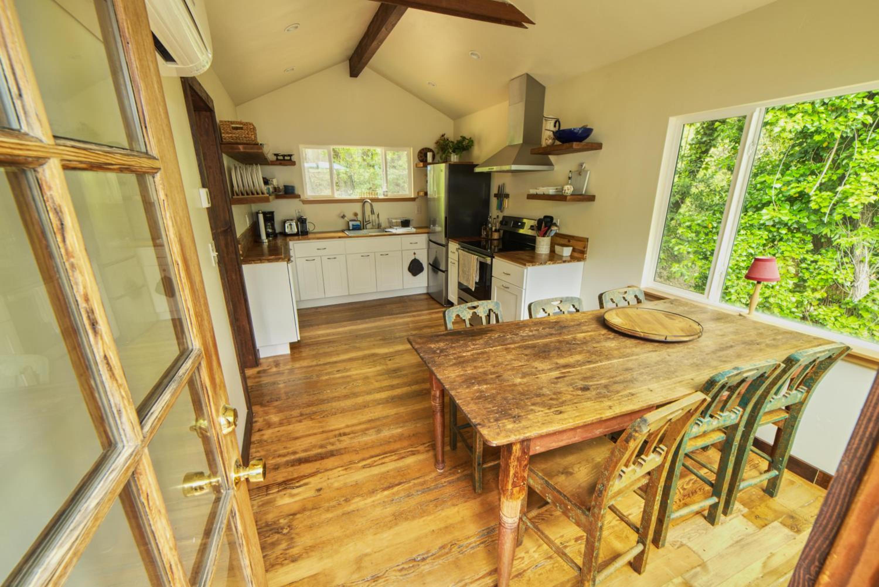 Riverfront Getaway With Wine Tastings Included