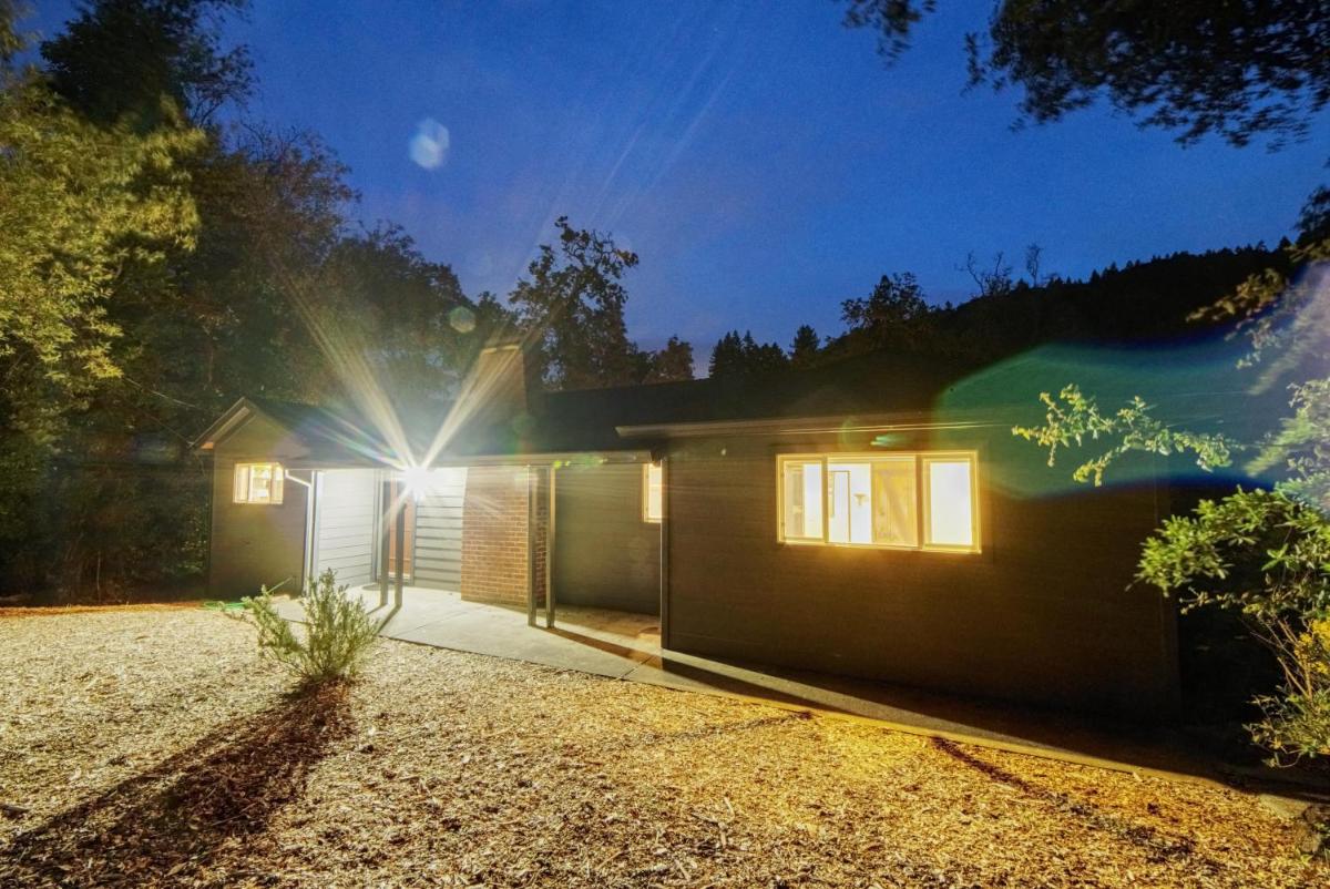 Riverfront Getaway With Wine Tastings Included