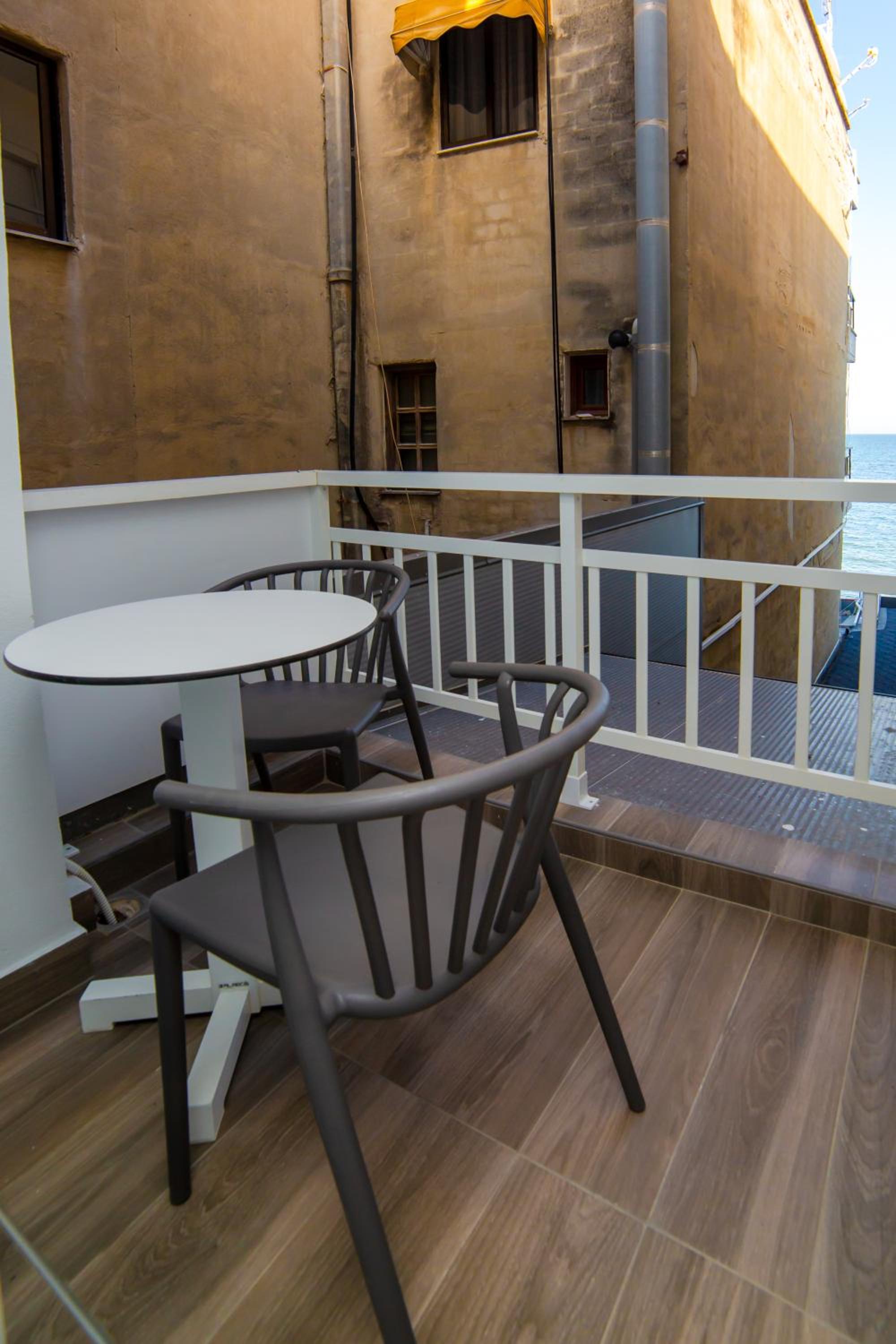 balcony
