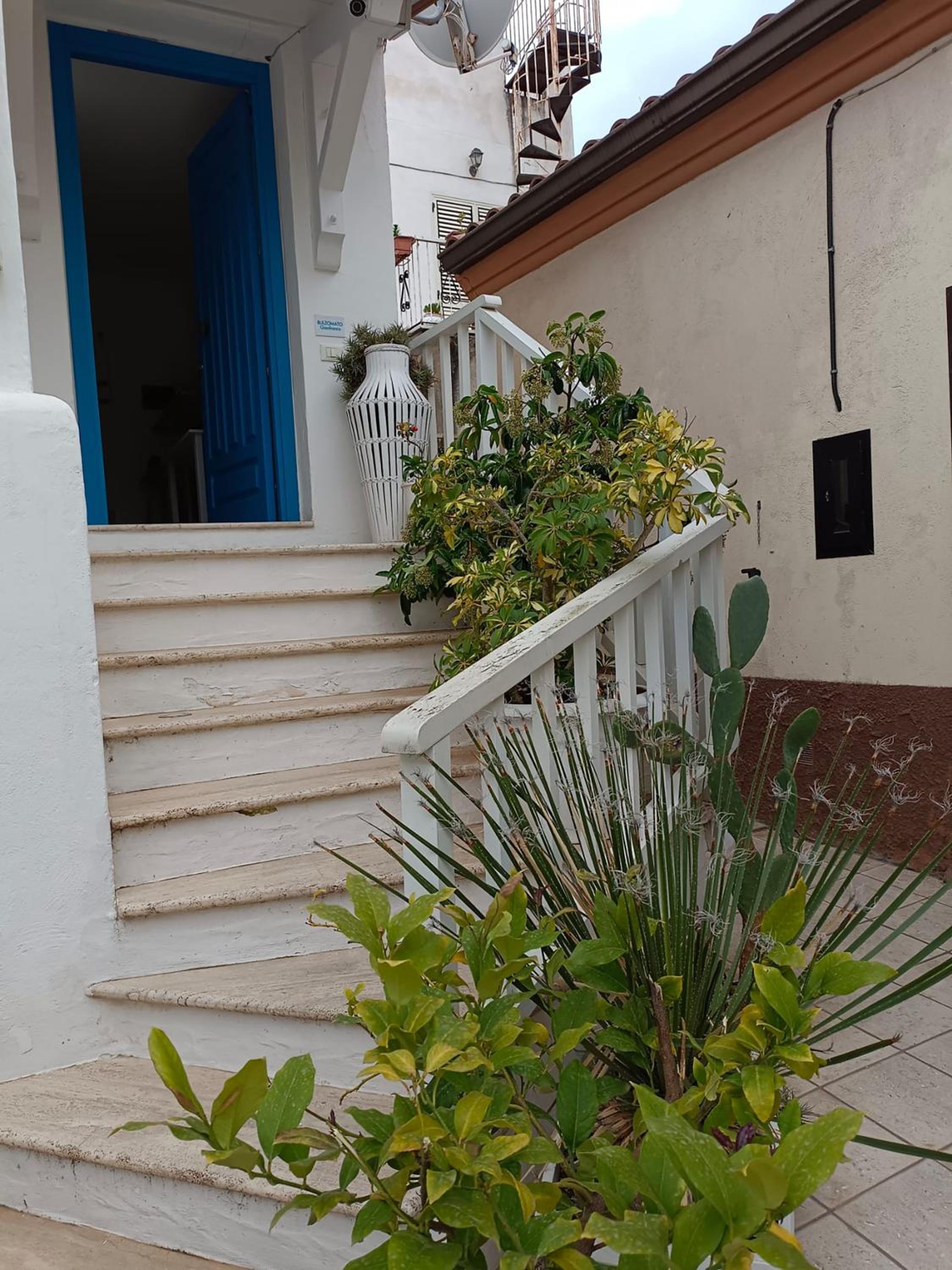 Double room, air conditioning, bathroom, in the center of Tropea Calabria view 5