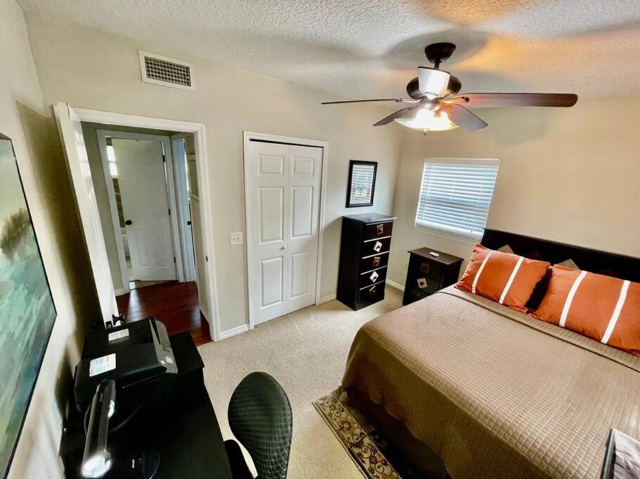 Cozy Modest Home near Universal Studios/VolcanoBay