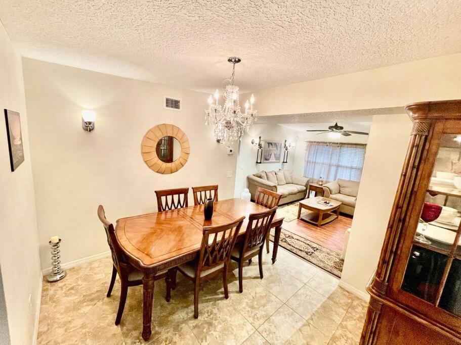 Cozy Modest Home near Universal Studios/VolcanoBay
