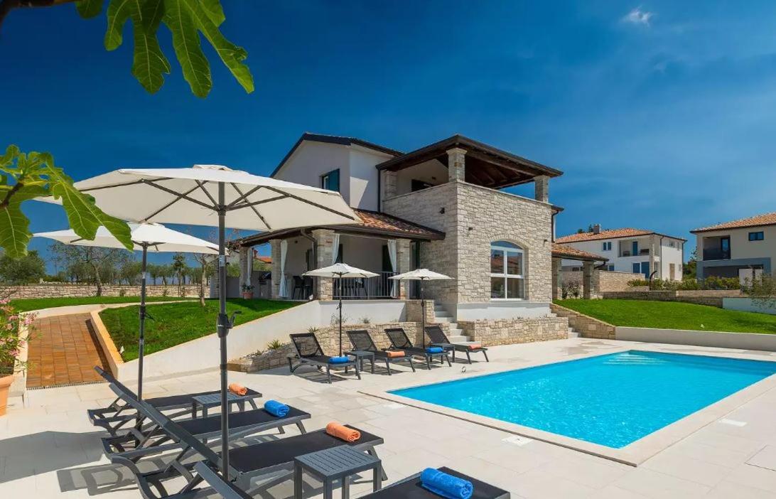Villa Victoria Istra Heated Pool Fenced Garden