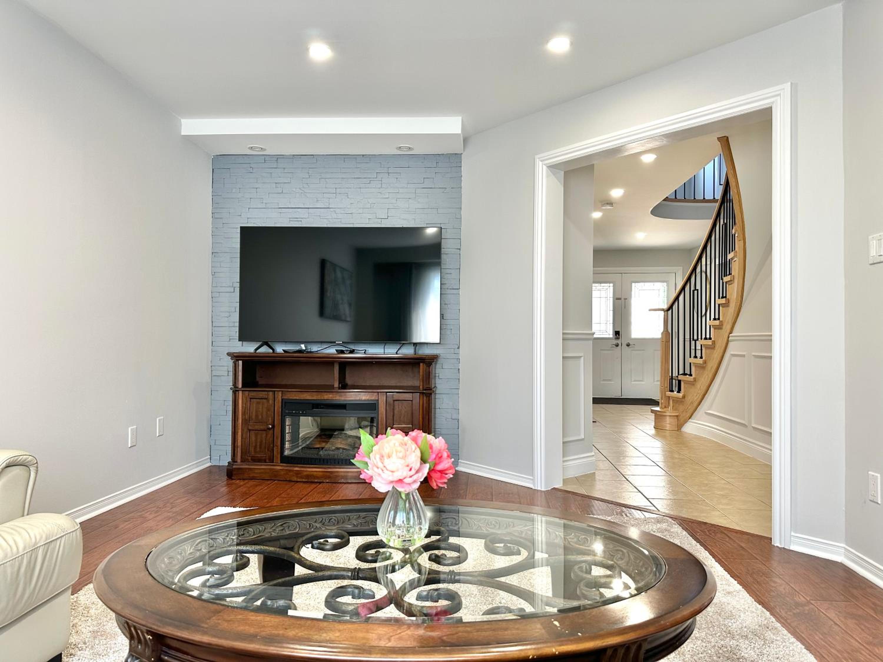 Lavish 4BR House Near Simcoe Lake & FH Resort