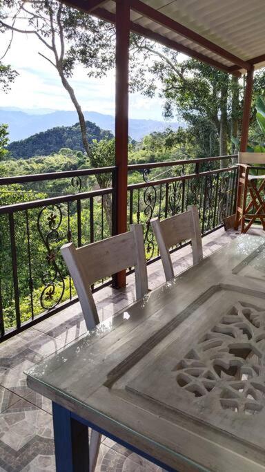 Casa en el aire, Finca el Paraíso