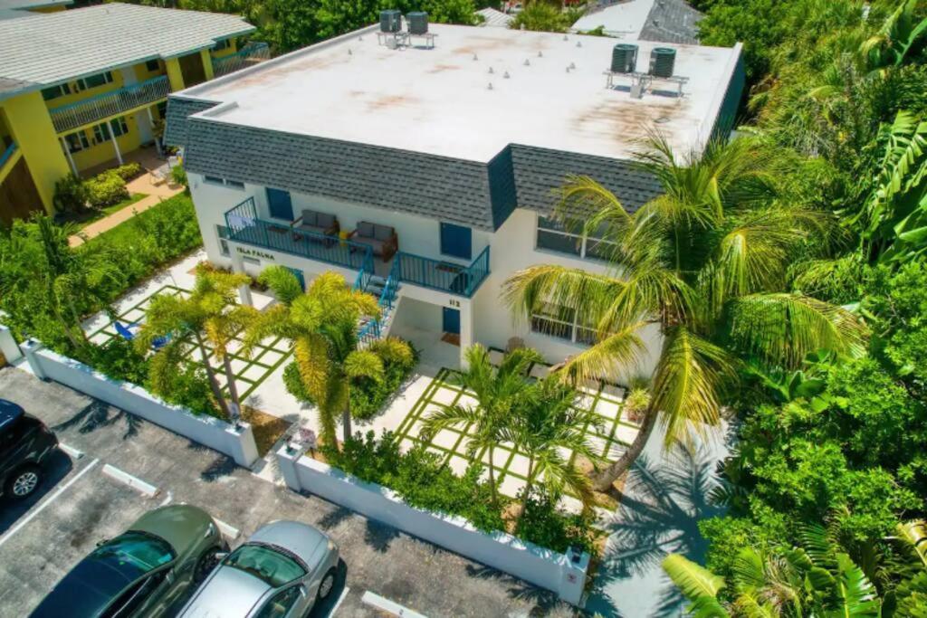 Hotel Dog Friendly Gem W/ Beach Access, Hot Tub, Firepit