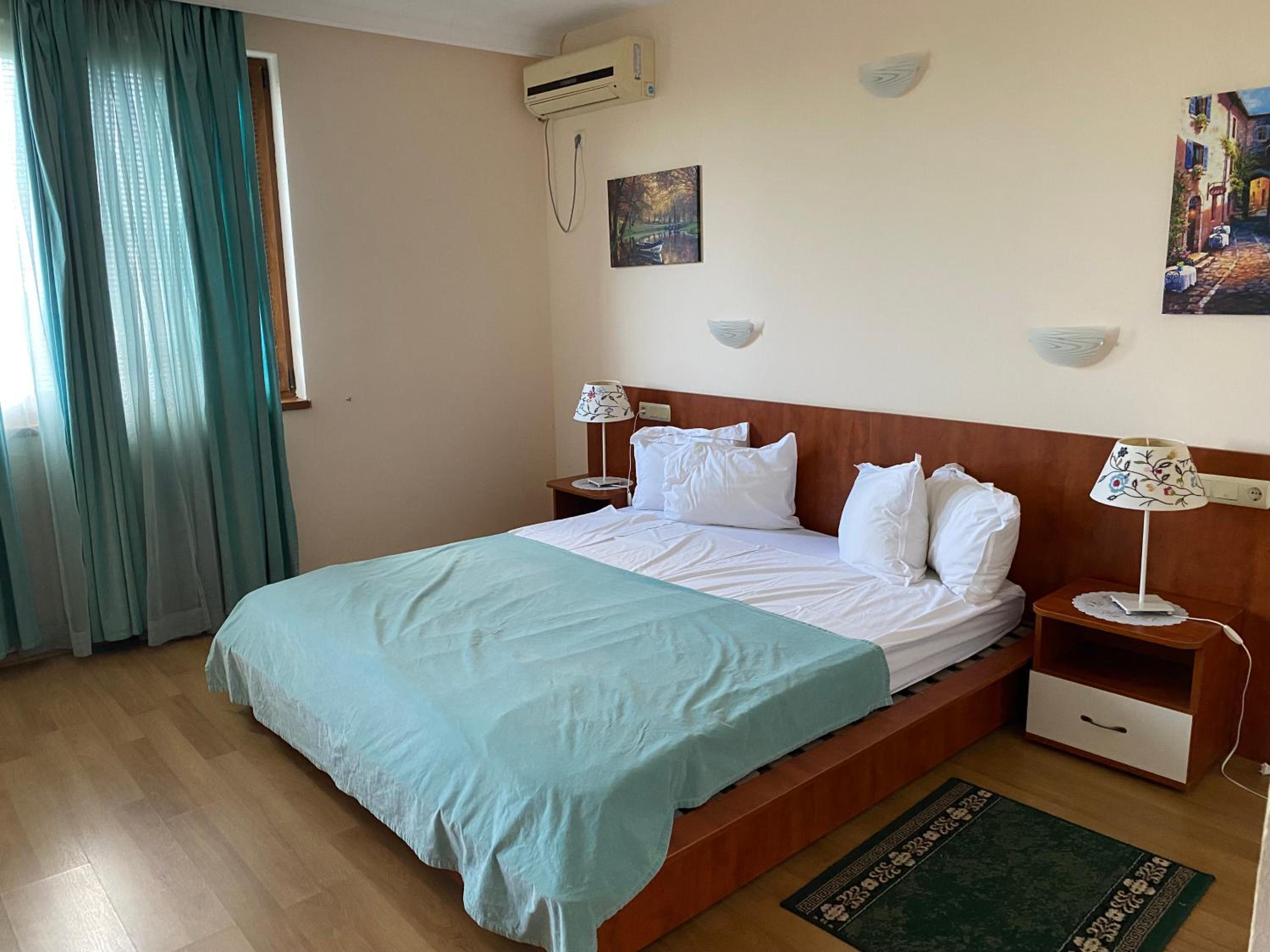 Guest House Golden Flake 4km from Bolata beach