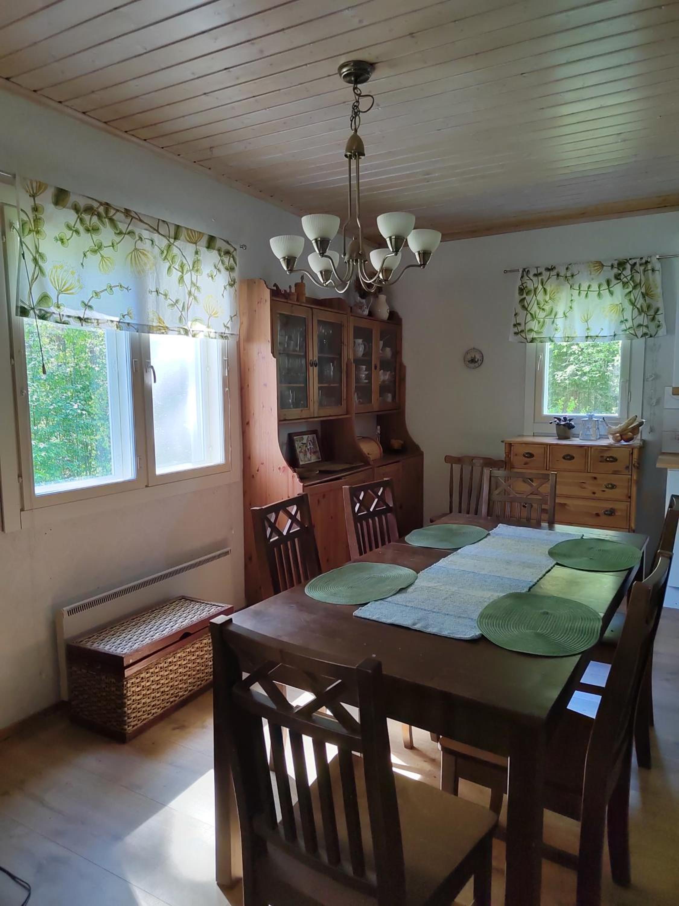 Ilmastoitu huvila ja rantasauna