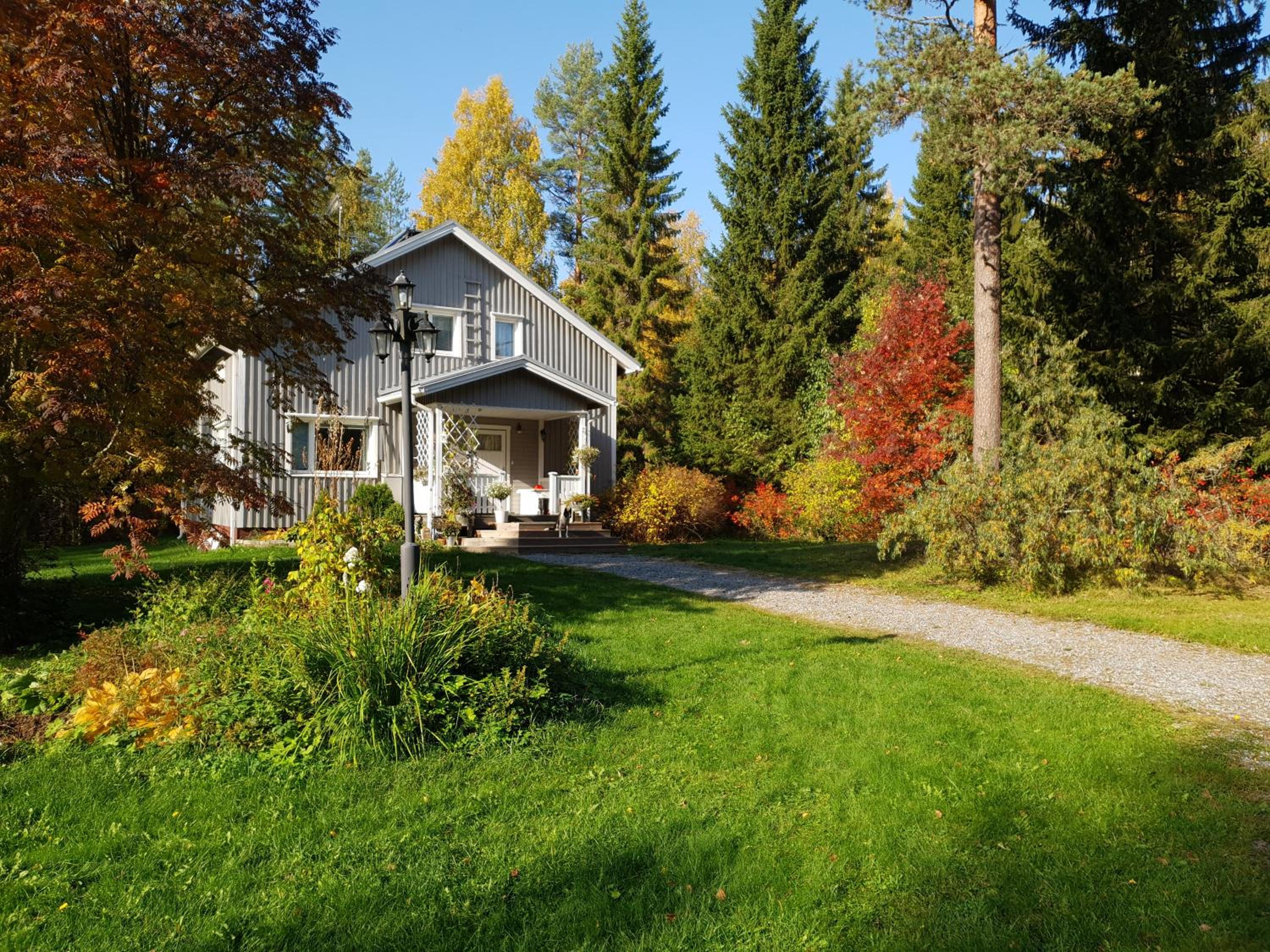 Ilmastoitu huvila ja rantasauna
