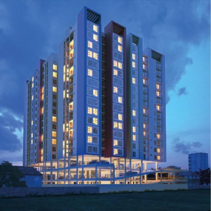 Modern 1-Bedroom Unit 5 mins from CBD view 4
