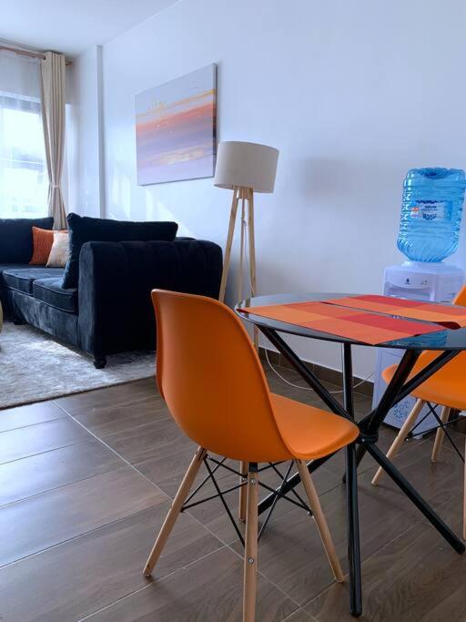 Modern 1-Bedroom Unit 5 mins from CBD view 5