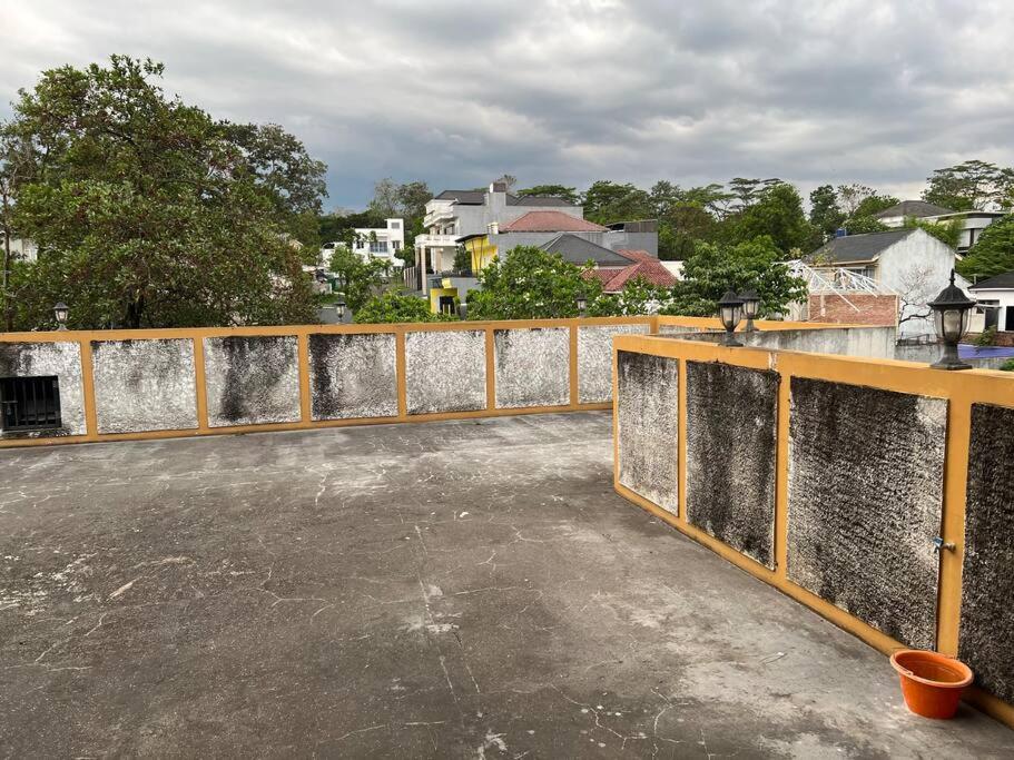 Cozy villa with swimming Pool in Sentul