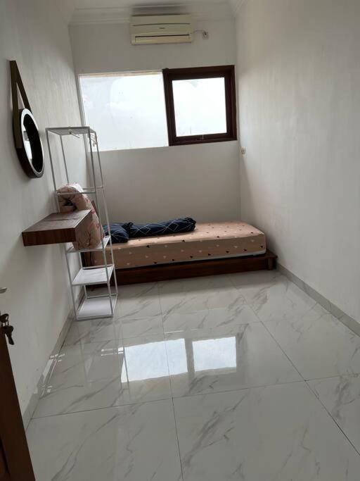 Cozy villa with swimming Pool in Sentul