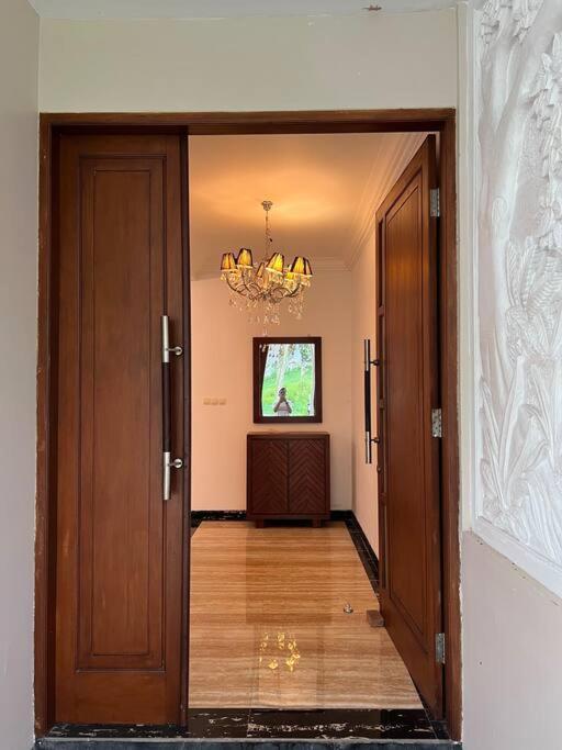 Cozy villa with swimming Pool in Sentul