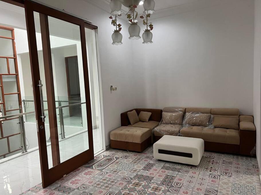 Cozy villa with swimming Pool in Sentul