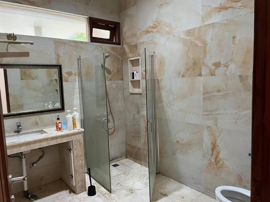 Cozy villa with swimming Pool in Sentul