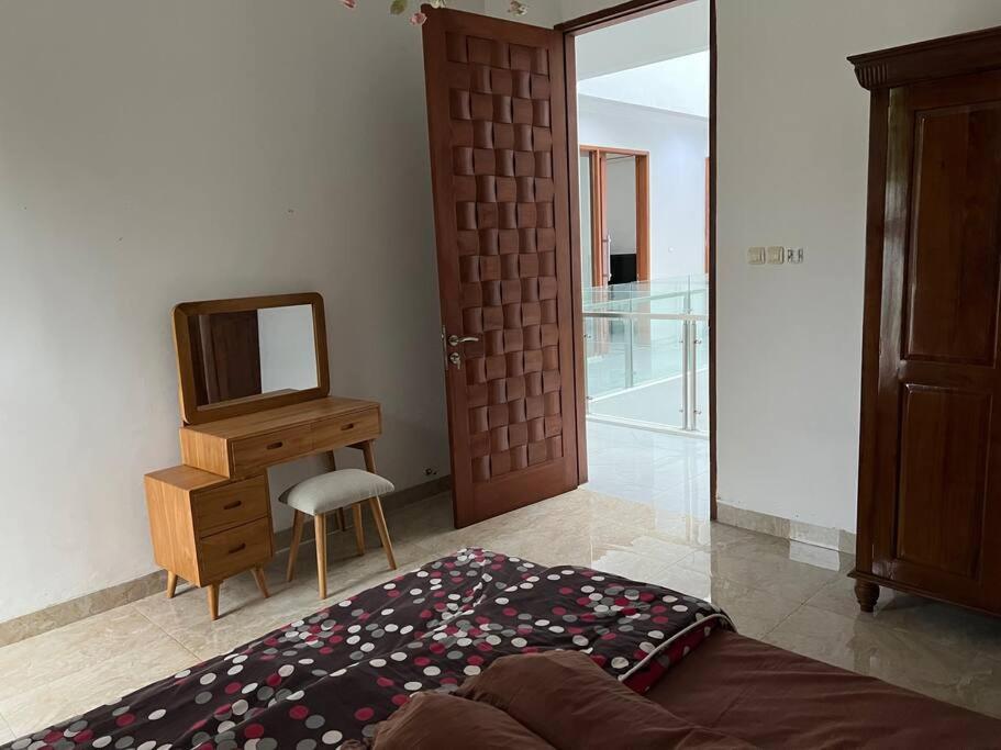 Cozy villa with swimming Pool in Sentul