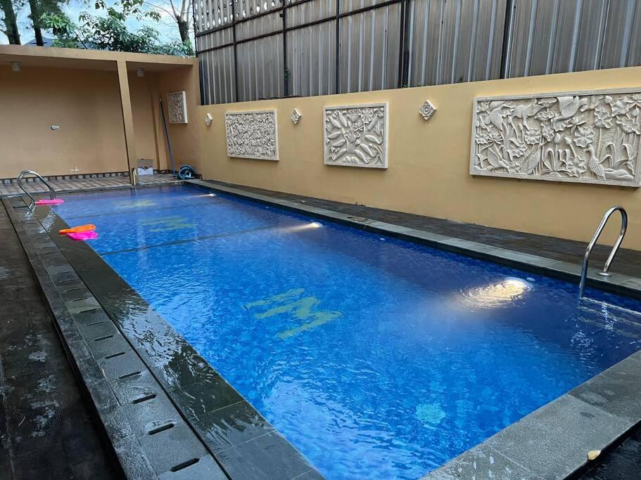 Cozy villa with swimming Pool in Sentul