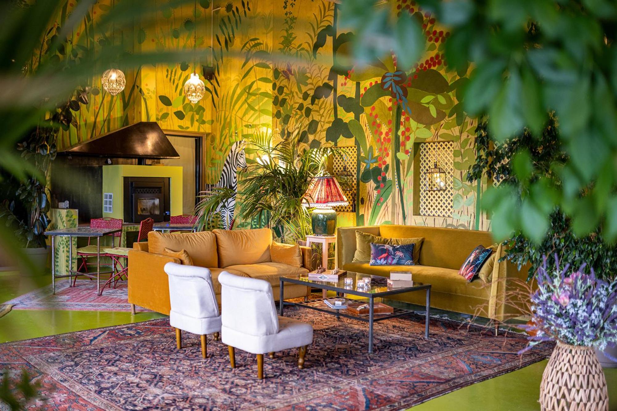 lounge
