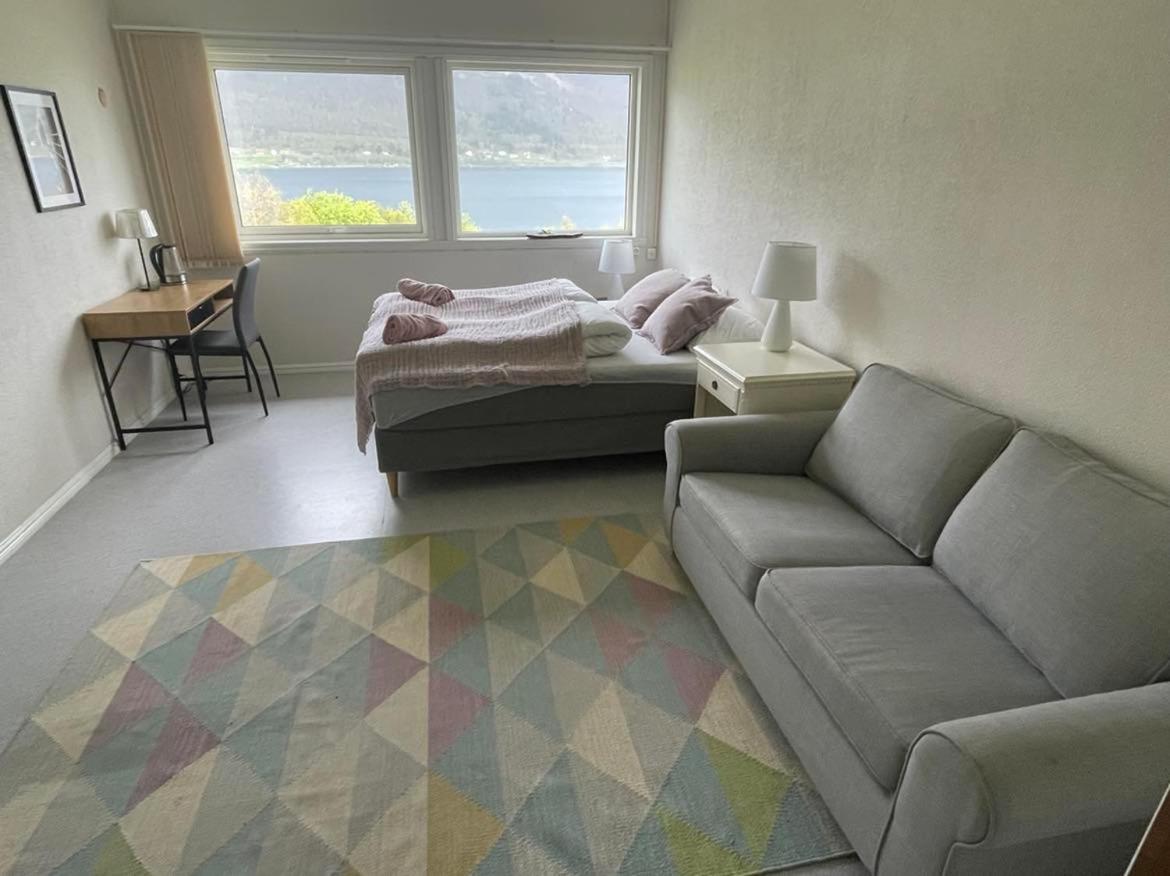 Tjeldøya Slott view 5