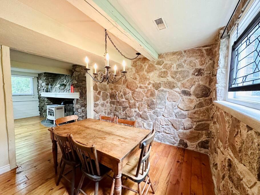 Cozie cottage at Niagara-On-The-Lake