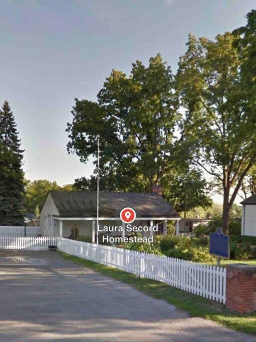 Cozie cottage at Niagara-On-The-Lake