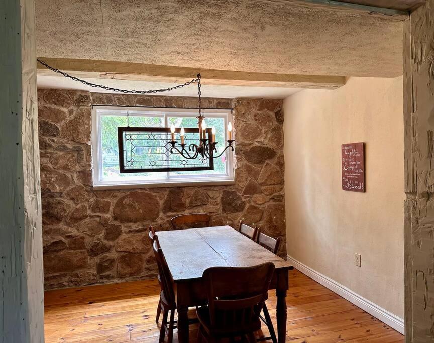 Cozie cottage at Niagara-On-The-Lake