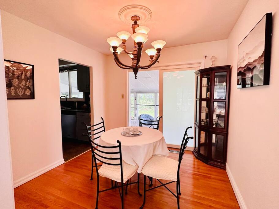 Cozie cottage at Niagara-On-The-Lake