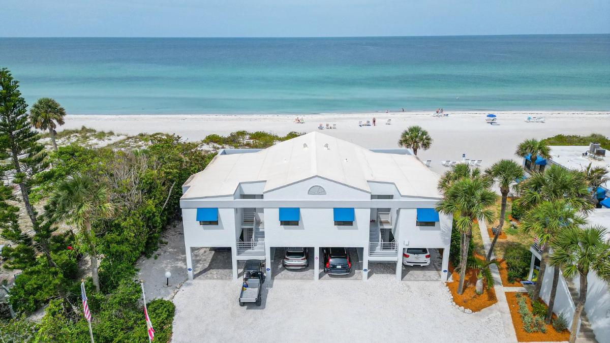 Gulf Tides of Longboat Key by Coolvacay